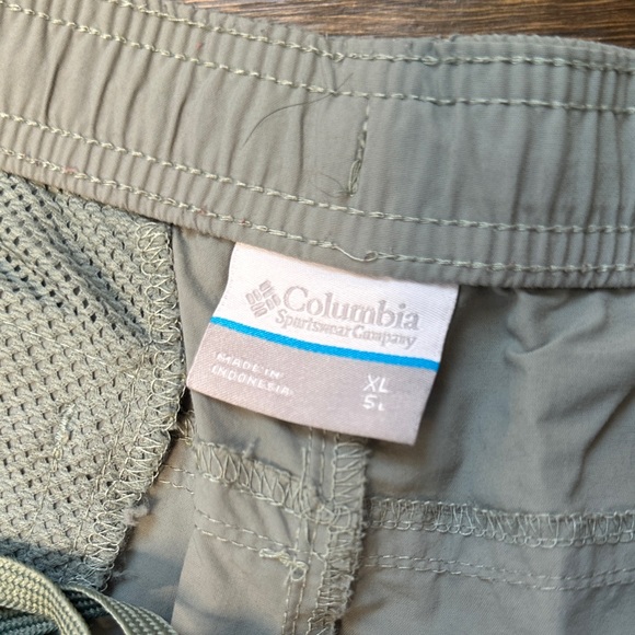Women's Columbia Shorts - Picture 2 of 4